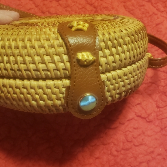 Crossbody basket weave by Summer and Rose. - Picture 4 of 7